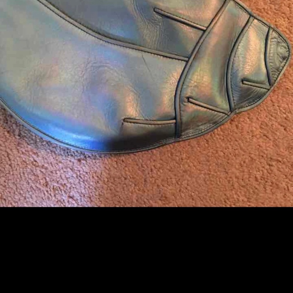 Stuart Weitzman Sea Shell Purse - Picture 2 of 4